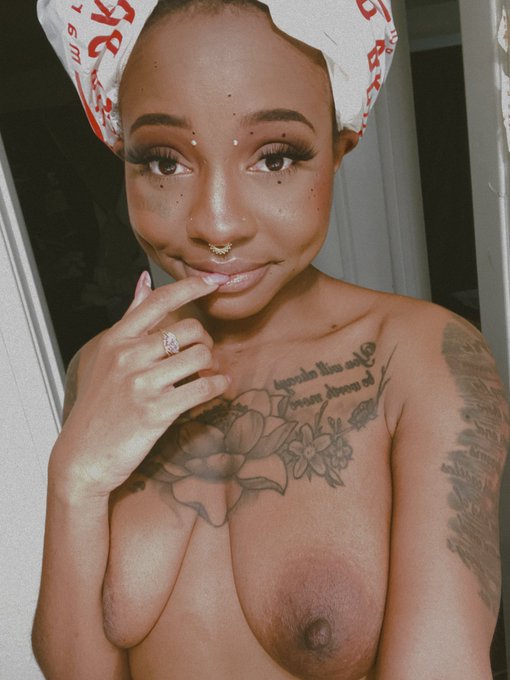 one on one video call/cam sessions are BACK 👀✨ https://t.co/YK2PaoF0pg
