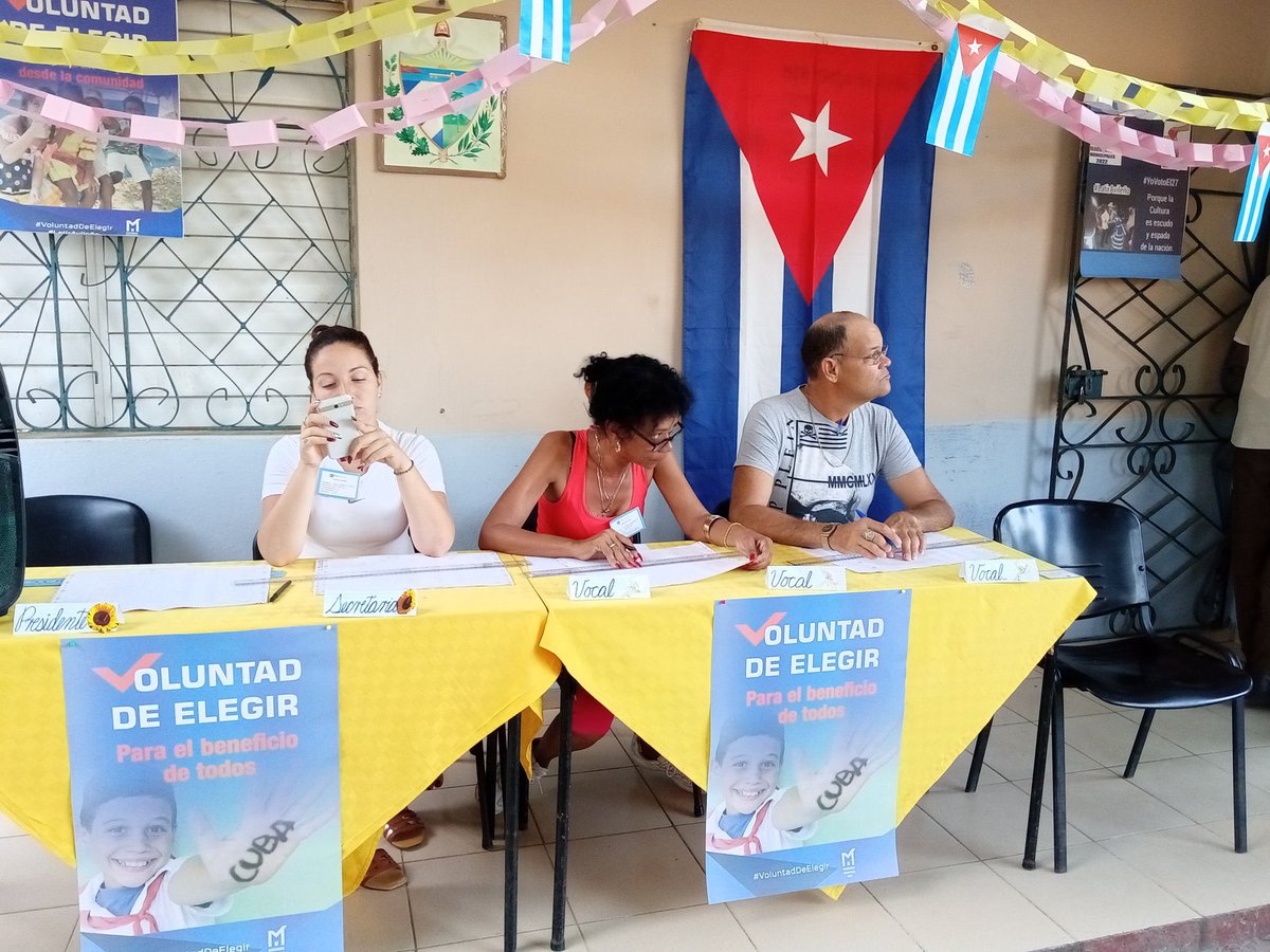 hugochavezteran's tweet photo. Desde Venezuela, saludamos al pueblo cubano🇨🇺 en un día donde se consulta en elecciones municipales la escogencia de delegad@s municipales (Principal órgano de gobierno en la localidad) Ejemplo de verdadera democracia en el mundo. @DiazCanelB @IzquierdaUnid15 https://t.co/hTzdK9ORju