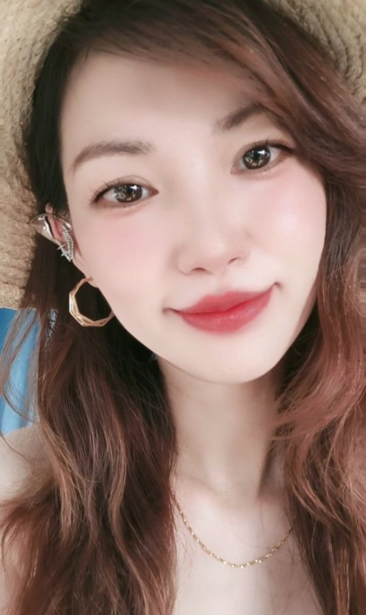 chuxin_26's tweet photo. Go out elegantly and calmly every day, and bring a different smile to yourself. https://t.co/76ATFLorfn