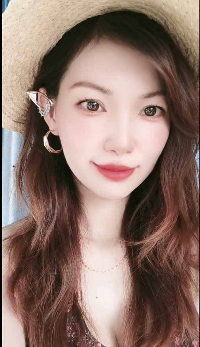 chuxin_26's tweet photo. Go out elegantly and calmly every day, and bring a different smile to yourself. https://t.co/76ATFLorfn