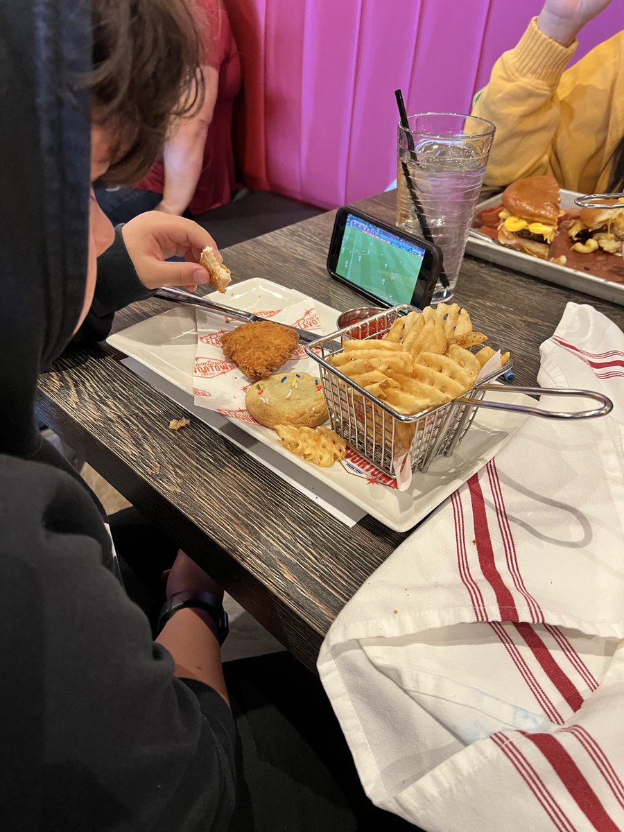 wcusc1's tweet photo. It continues...even while out eating lunch.  Bonus points for Japan, England, Ecuador, Iran https://t.co/Sn43ovFvP9