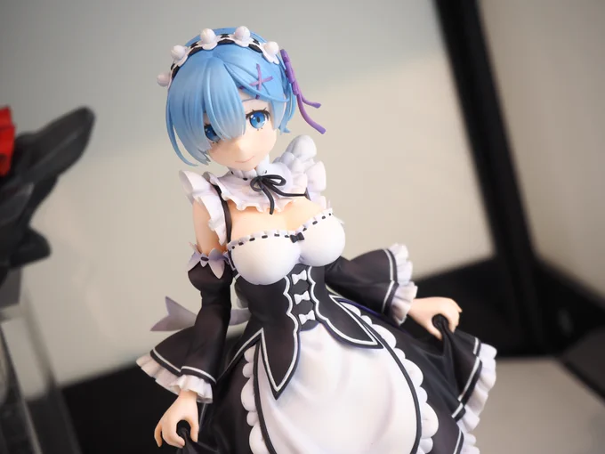 レムだ色んな格好してるがこの衣装のレムがやっぱりレムだなってなる(?) 