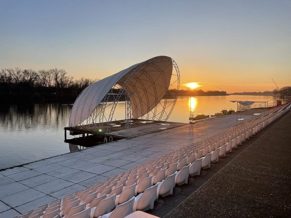 Glorious sunset over the #Belgrade #rowing course on Friday - just 280 days to go until the 2023 <a href="/WorldRowing/">World Rowing</a> Champs and the first opportunity to qualify for <a href="/Paris2024/">Paris 2024</a> #roadtoparis2024
