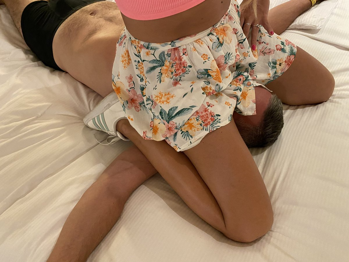 Facesitting tweet media