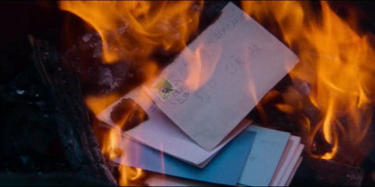 Hoyaanae's tweet photo. Some of my favorite parallels from #FirstLove初恋

1) The letters he wrote her that never reached her and was returned to him by her mom so he just burned them all

VS

The emails/texts she keeps writing for him but never hitting send, allowing them to pile up on her drafts. https://t.co/kkaVcIsYd0