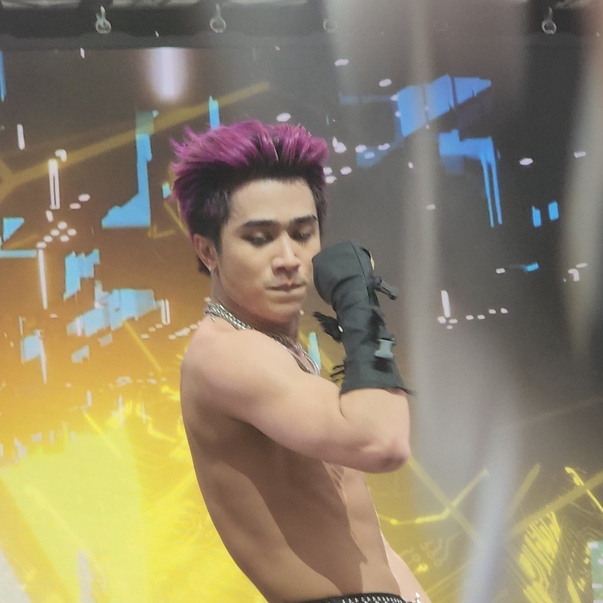 chickenislove19's tweet photo. Wow! @JoshCullen_s lookin' so good!

PS: Wag nyo pagagalitan na naghubad sya kasi sobrang lagkit talaga dito. https://t.co/wk3DCfQmiH