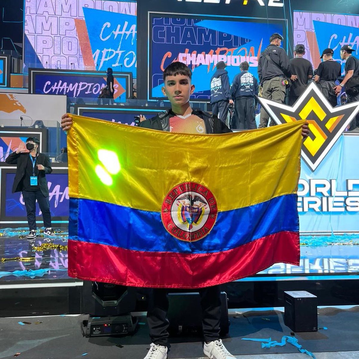 Bryancano88's tweet photo. UNA PRÓXIMA SERA, ORGULLOSO DE DEJAR MI BANDERA EN ALTO🇨🇴 https://t.co/70LuAB5aRW