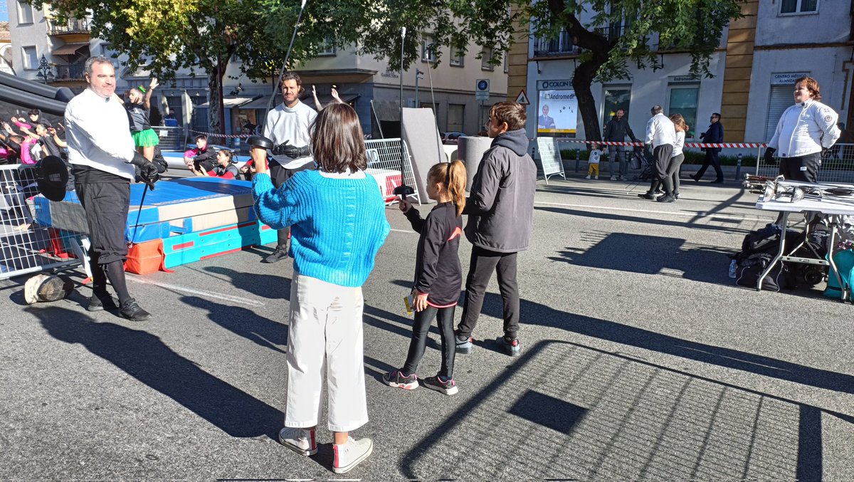 ¡Comenzamos! "Calle Deporte" del <a href="/imdsevilla/">IMD Sevilla</a> ⚔️ de 11-14h en el Paseo de Colón ¡Os esperamos! #AEEA #EMFR #VerdaderaDestreza #Esgrima #fencing #hema #esgrimahistórica #escrimeancienne #historicalfencing #Destreza #Sevilla