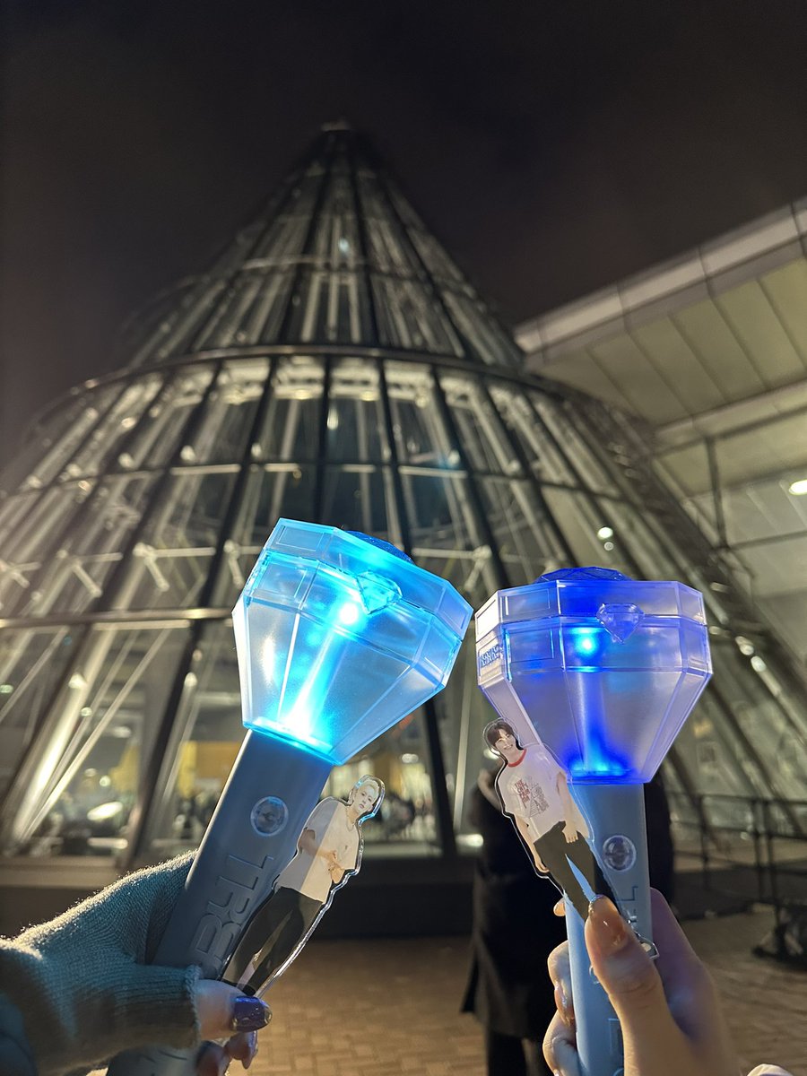 人生初のとれじゃ〜楽しすぎた🎶結局着くのギリギリすぎて会えなくてごめんなさい🥲終演後速攻名古屋のチケ買い足した💸()