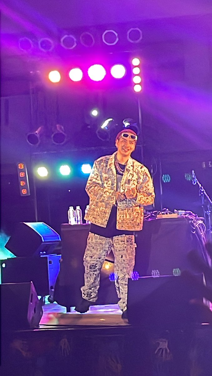 wake_blaze's tweet photo. 【TRIPLE-P】の頃からずっと応援してるSHUNさんが今日、沖縄国際大学に！沖国大祭に！！来てくださいました！！

テンション爆上がりだし、迷惑になるだろうけど、インスタのDMでメッセージ送ってしまった....orz

これからも頑張ってください！
 #iamSHUN  #沖国大祭  #沖縄 https://t.co/vzAHmDRr1V