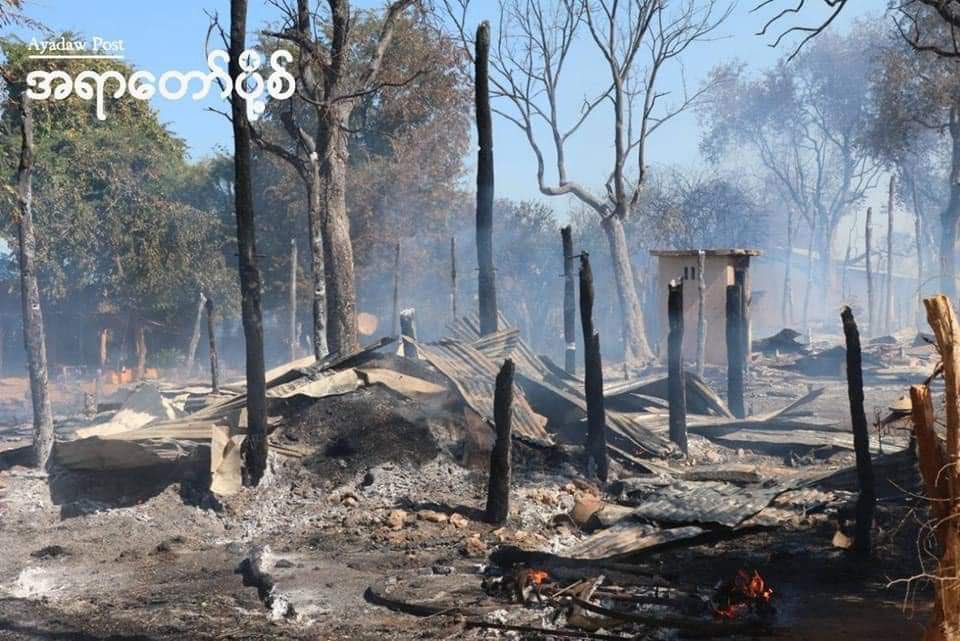 Tiam1702's tweet photo. It is reported that over 1200 civilian houses were burnt down until ashes and 21 residents were killed by junta soldiers in Ayartaw tsp, Sagaing division up to this month.

#ViolenceAgainstWomen #16DaysofActivism2022 #2022Nov27Coup #WhatsHappeningInMyanmar https://t.co/ih2zcLvpEh