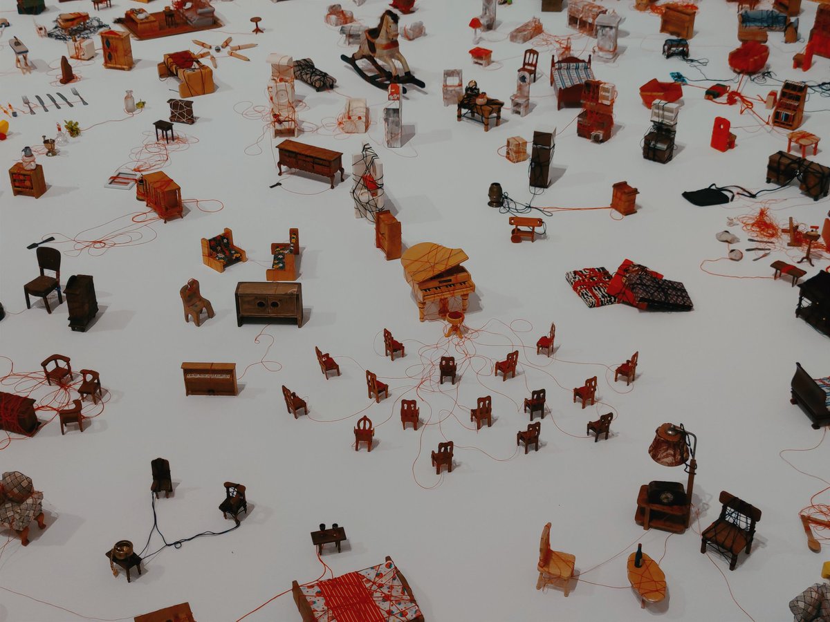 AdityaMR_'s tweet photo. Chiharu Shiota The Soul Trembles @MuseumMACAN #ShiotaMACAN https://t.co/hh8oe1ucSM