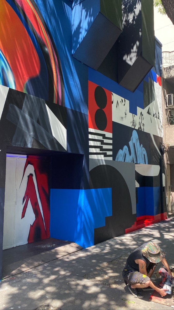 SamElgreco's tweet photo. GM - almost done… working hard in my last large scale mural project ! #samelgreco https://t.co/SCZdhrWNG2