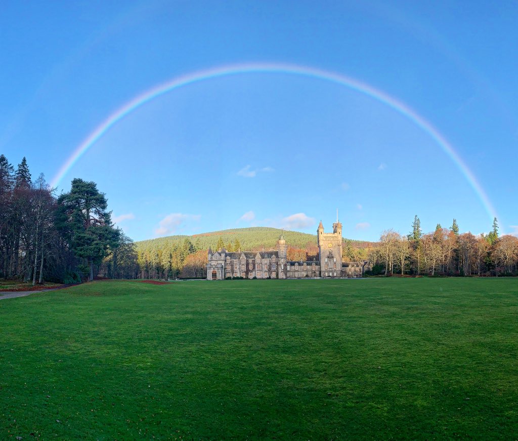 Balmoral_Castle's tweet photo. 🌈 Over Balmoral Castle this morning. https://t.co/0I8I9sN1KT