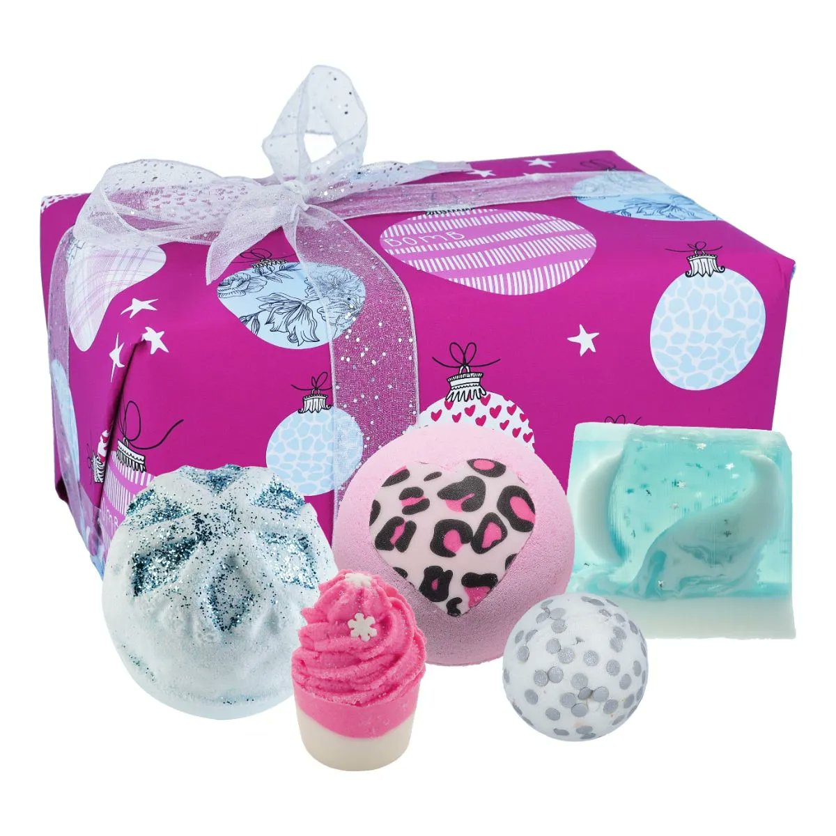 soapbubbs's tweet photo. Fab-Yule-Ous Gift Box
This Glamorous gift will help you sparkle this season! Our pure essential oils will leave you feeling fab-yule-ous this Christmas. 
.
#bathbomb #soap #christmas #gift #stockingfiller #secretsanta #shopirish https://t.co/DyTm7CUy5K