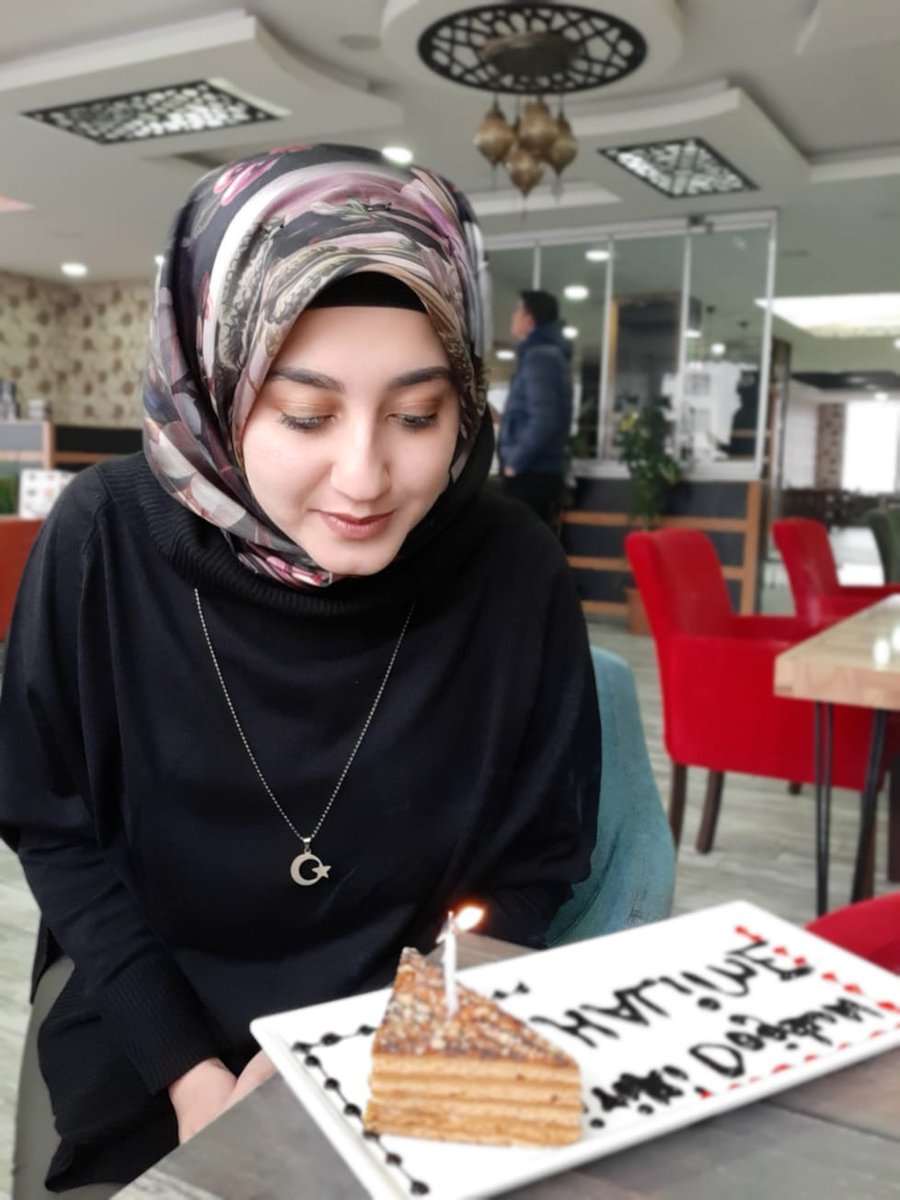 Hoş geldin #yaş25 güzellikler getir.
Bu gün kedime söz verdim, bütün kalp kırıklıklarımı geride bırakıp, hiç kimsenin kalbimi kırıp beni üzmesine izin vermeyeceğim. Güzel bir yaş benimle olsun 🌼🙏