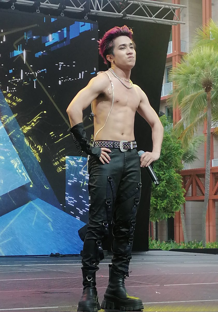 cheekyngjosh's tweet photo. Oh holy night the stars are brightly shining https://t.co/9P8hdkrvDt