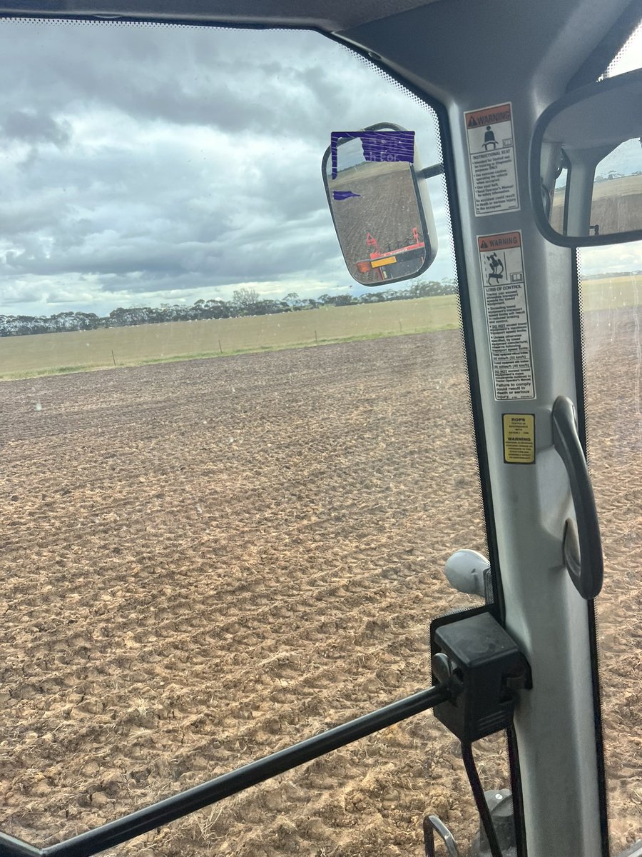 dingo71113's tweet image. Spader doing an awesome job. Keen to do a bit more with it. Casually spading 300-400mm