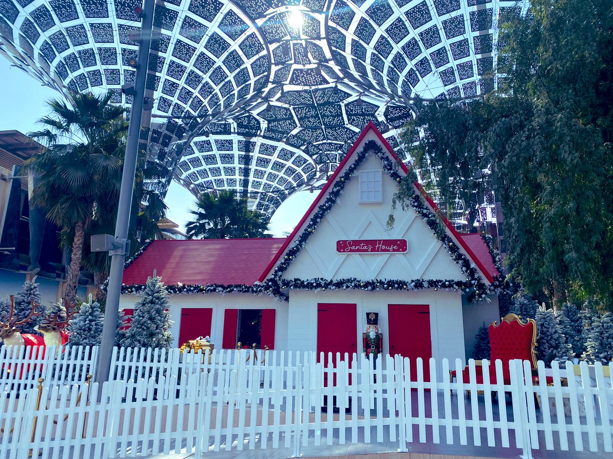 ArborPrimary's tweet photo. It’s the most wonderful time of the year…❄️⛄️🎅🏼🛷 the #aweandwonder👀 and #magic🪄created @ExpoCityDubai’s🇦🇪#festiveseason2022🎄🎁 is something quite #special for #kidsofallages👶🏾👧🏼🧔🏽‍♂️👵🏻👴🏿. The #HolidaysAreComing🤲🏽🎉🤲🏽- time to find out if I’m on the #naughty😡or #nice 😀list🤔!! https://t.co/3G01jBE9kC