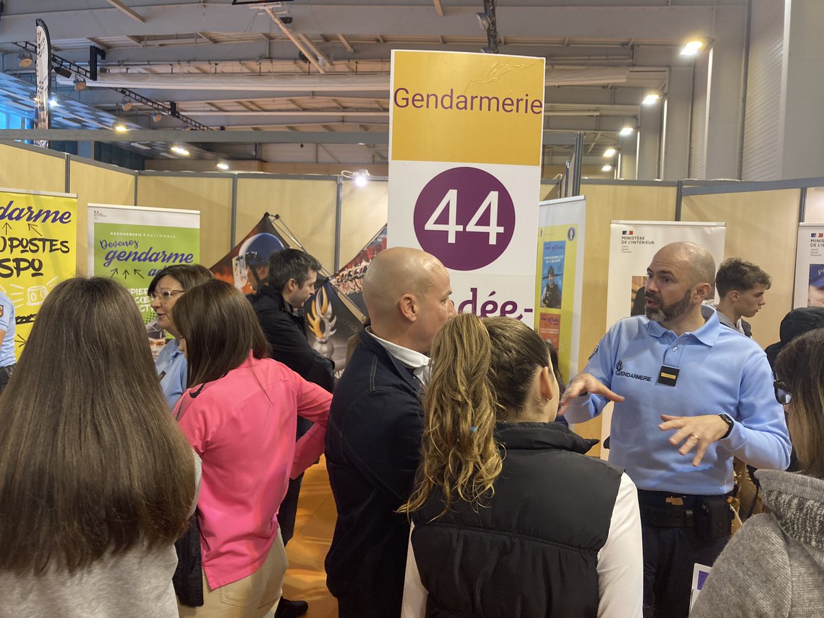 vendeemetiers's tweet photo. Protéger c'est leurs priorités ! Découvrez les métiers de gendarme et de policier aux stands 44 et 45 de votre salon
#VM85 https://t.co/fXyPfAdOVB