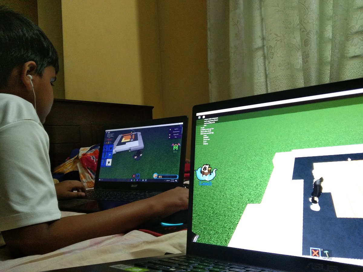 kauught's tweet photo. family activities ‼️‼️ (my nephew forced me to play roblox) https://t.co/wyIcYOqgHZ
