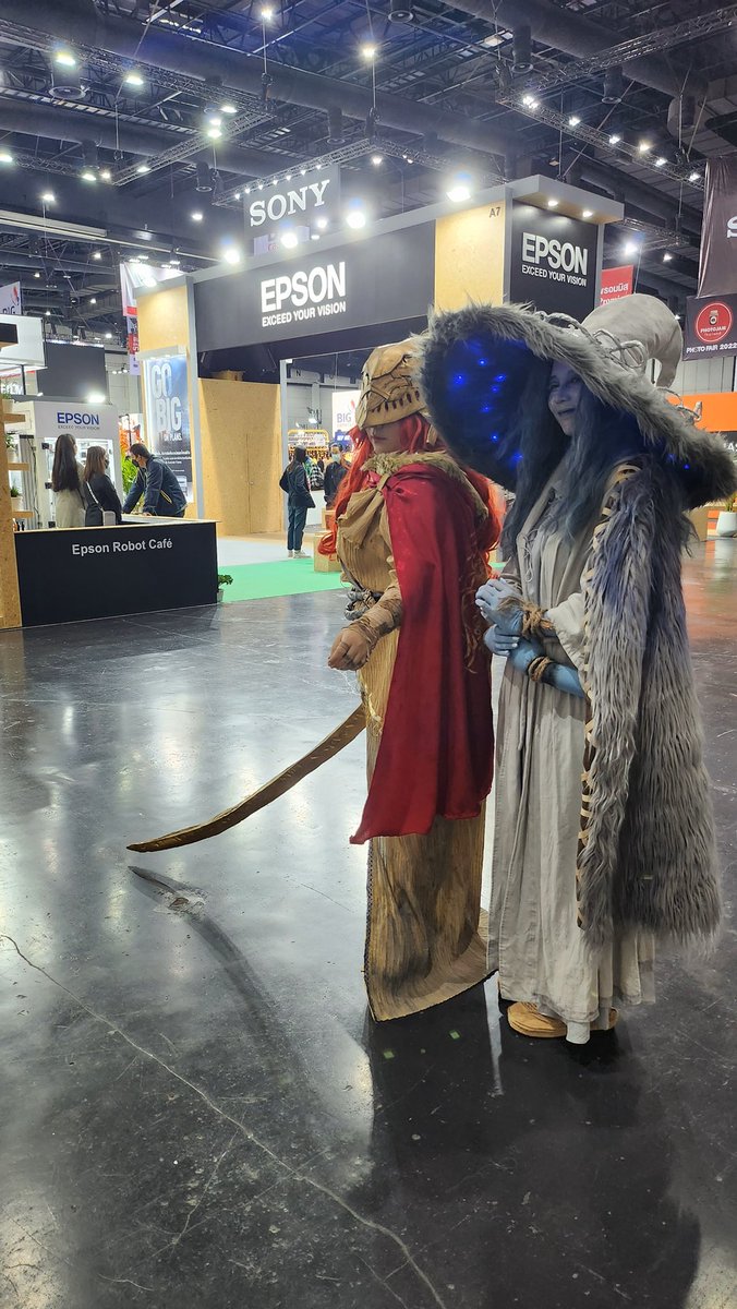 grailvy_'s tweet photo. Forgot to upload the full pics! 🥳 I did make Rya and Malenia costume! #EldenRing #EldenRingcosplayer #RanniCosplay #blaidd #tarnished #Maleni #Maleniacosplau #Varre #Zorayas https://t.co/5zomSehOiJ
