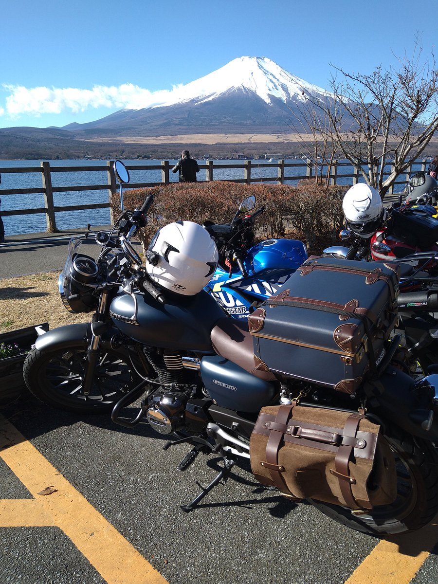 karagata's tweet photo. ふと思い立ち、山中湖までツーリング。冬は空気が澄んでいて富士山もハッキリと見えて美しい https://t.co/HarQg1yxUv