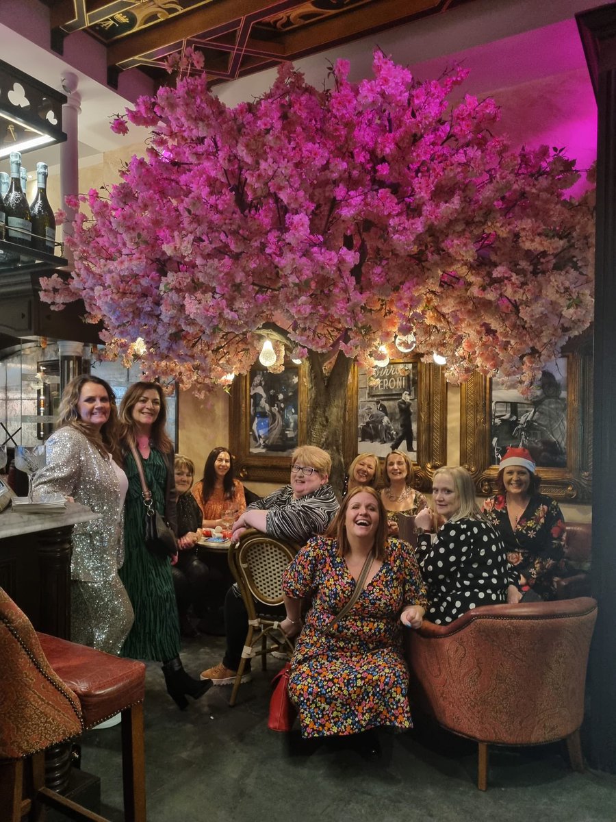 Angela_R_ELC's tweet photo. Team @SLC_ELC eventually got some downtime last night! You guys are just the best bunch of hardworking and passionate EY and FE professionals. You’re also an absolute tonic and my cheeks are still sore with laughing 😂 roll on Christmas night out number two!!! https://t.co/rwqlKORpfh