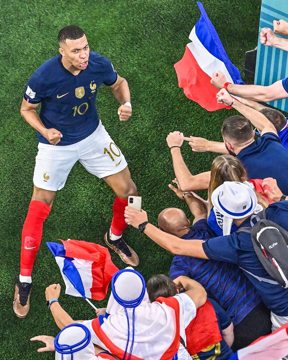 ChekibSiela's tweet photo. Bien dans son élément le prince Kylian 🇶🇦🇨🇵

#Mbapee #CDM #FranceDanemark https://t.co/GU85L29EuS