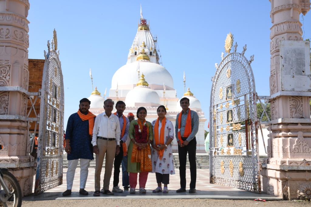 આજે વાસણિયા મહાદેવના મંદિરે દર્શન અને પૂજા-અર્ચના કરી હતી. વાસણિયા મહાદેવ સૌની મનોકામના પૂરી કરે અને સૌને સુખ, સમૃદ્ધિ અને આરોગ્ય પ્રદાન કરે એજ પ્રાર્થના.

જીતશે ગાંધીનગર, જીતશે ભાજપ

કમળ ખીલશે, ગાંધીનગર જીતશે

#ભરોસાની_ભાજપ_સરકાર #કમળ_ખીલશે_ગુજરાત_જીતશે #આ_ગુજરાત_મેં_બનાવ્યું_છે