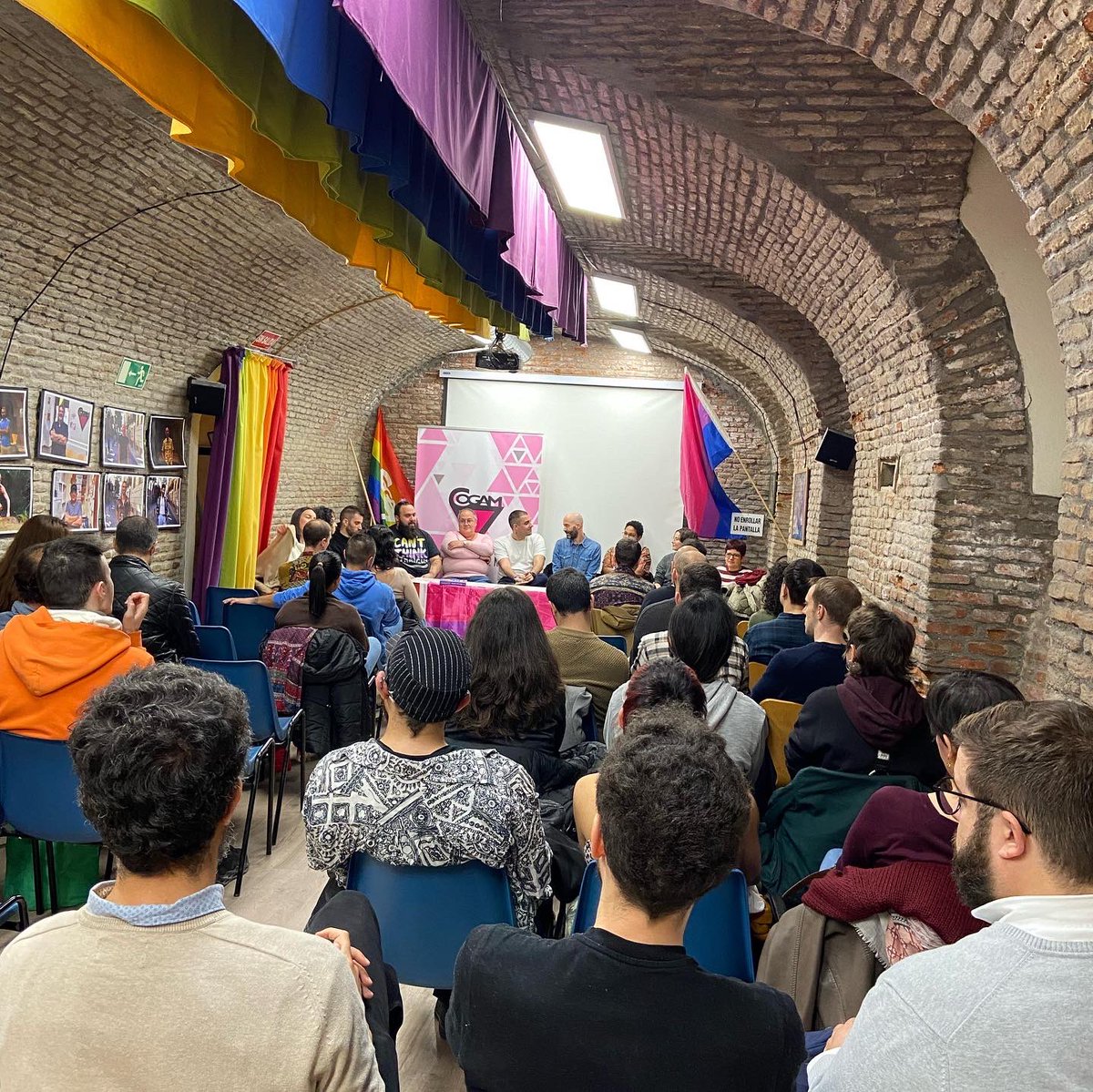editorialegales's tweet photo. Maravillosa la presentación colectiva de “Más que visibles” ayer en @COGAM. Gracias a todas las personas que os acercasteis a dialogar sobre bisexualidad y plurisexualidades 💜 https://t.co/ZtbQbUvGJs