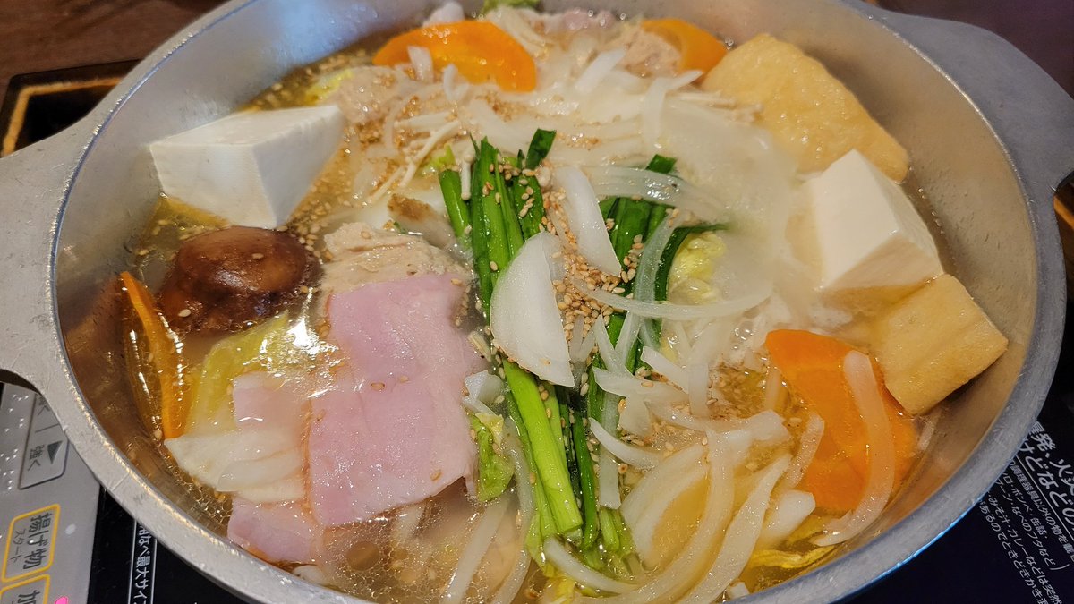 yama_kazu_chan's tweet image. コスタリカ戦を観戦しながら
ちゃんこ鍋を食す
#塩ちゃんこ #刺身 #ローストビーフ
#焼き鳥