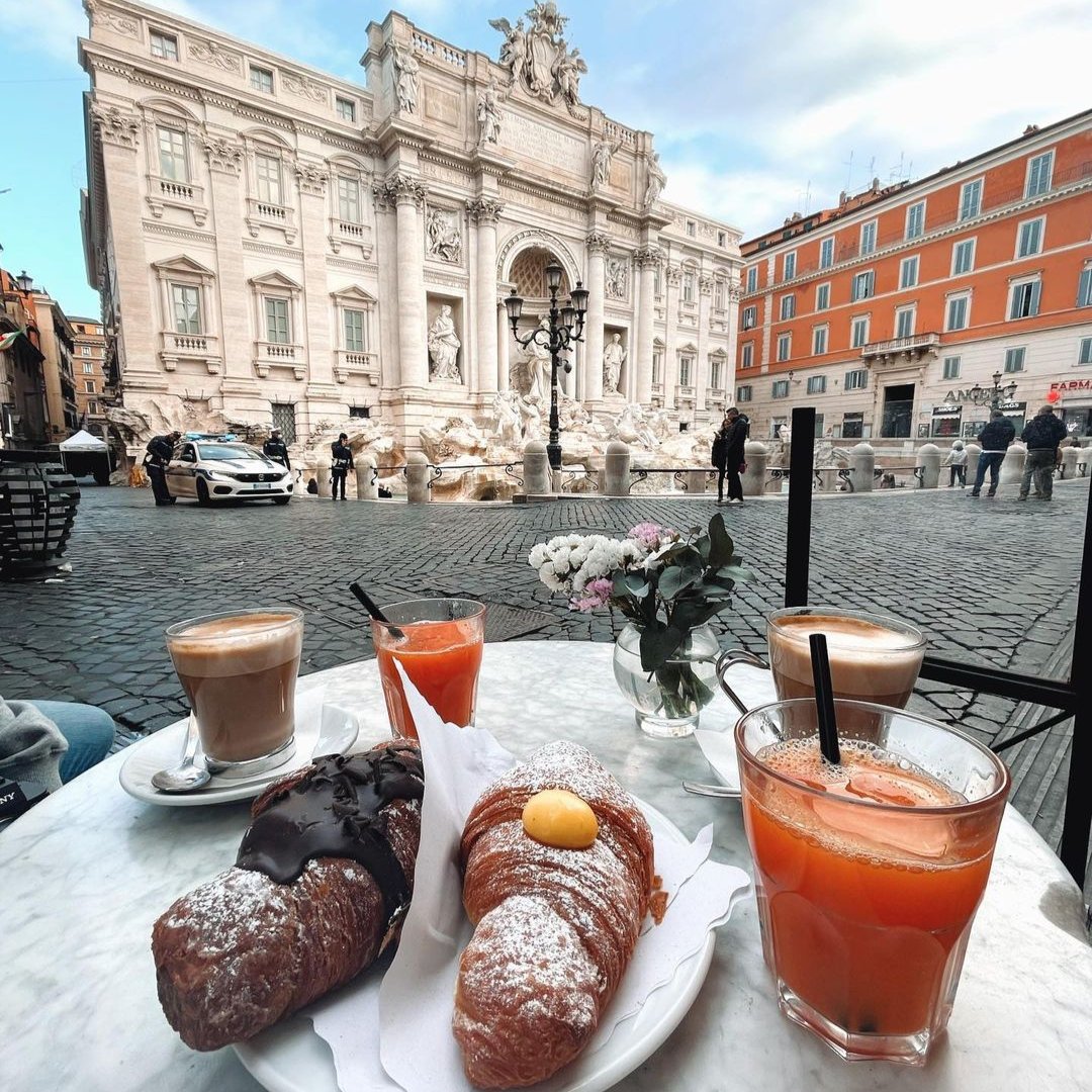 ¿Con quién te imaginas desayunando con vistas a la Fontana di Trevi? 😍