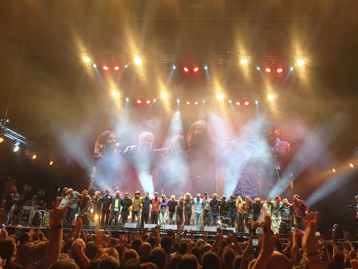 XG7AV's tweet photo. 10950 Gràcies pel #BenEndins Un disc atemporal! Un concert èpic viatjant a través del temps i fins l'infinit! Mltes Felicitats @sopadecabra #30BenEndins i Feliç Aniversari @gerardquintana ets pura energia i Jaume Soler🔝🍻🍻🥂 #SopadeCabra
⚡♾️🅿️🅰️
 de
 🌜🅰️🎸🌊🐏 https://t.co/I8G1HL6vDw
