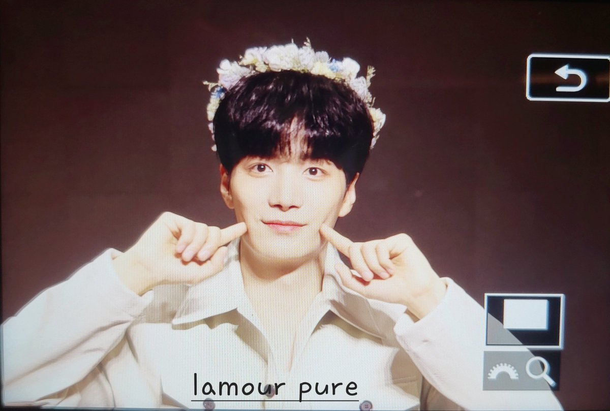 Lamour_pure's tweet photo. 221127 팬사인회
오랜만이야 💙

#종현 #김종현 #ジョンヒョン #kimjonghyun #사랑해 https://t.co/Gt6hpywSKm