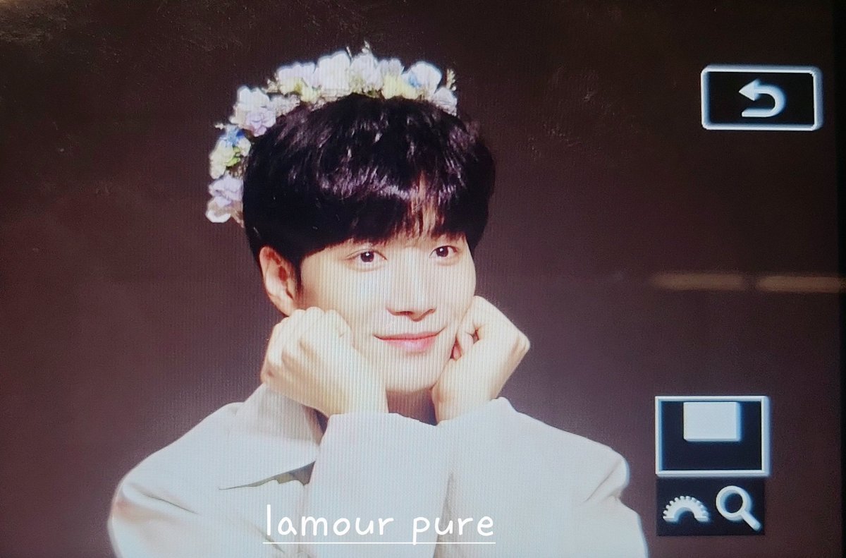 Lamour_pure's tweet photo. 221127 팬사인회
오랜만이야 💙

#종현 #김종현 #ジョンヒョン #kimjonghyun #사랑해 https://t.co/Gt6hpywSKm