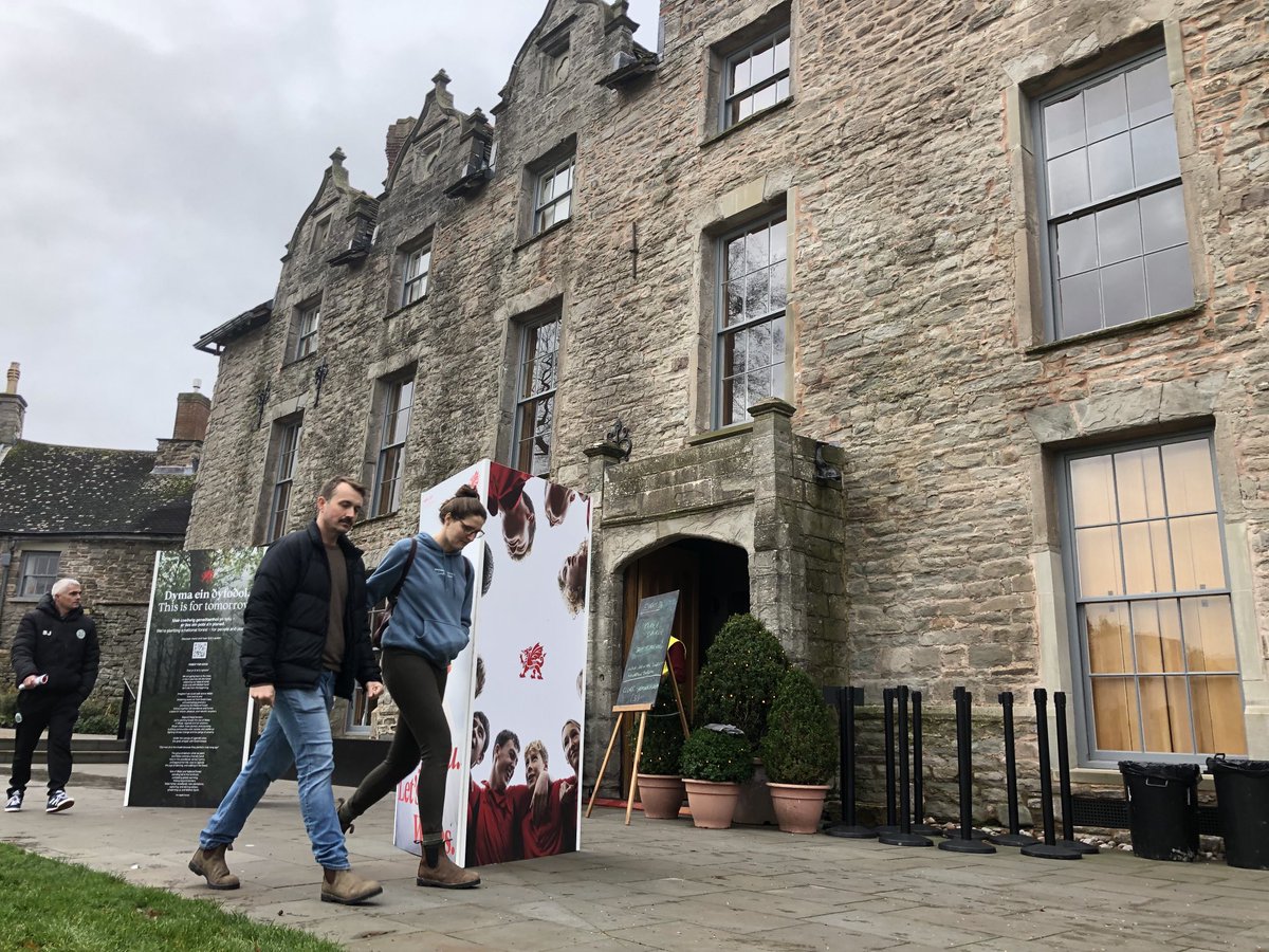 bubblefilmsLIVE's tweet photo. #Hayfestival Winter Weekend….and we’re live ! https://t.co/RyomSFGsIm