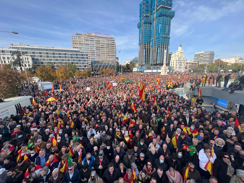 vox_es's tweet photo. ‼️📢 #SánchezVeteYa 

¡ESPAÑA DICE BASTA EN COLÓN! 

¡GOBIERNO DIMISIÓN! https://t.co/aC5OvVaywB