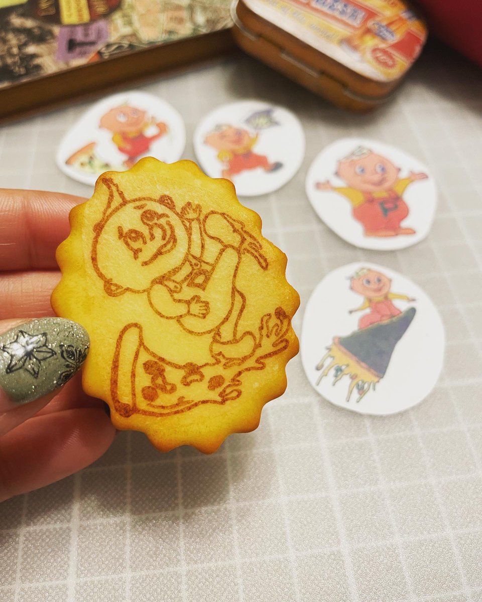 cookie_happy_k's tweet photo. ☆キャラはんこ作ったよ☆
橋本ピッツァさんのはんこ作りました。
はんこを使った動画作ってくれました
https://t.co/OGMZD4fnzx

#消しゴムはんこ #美味しそうな消しゴムはんこ #クッキーはんこ #ピッツァ #pizza #ドローンファイト もよろしく♪ https://t.co/0waN3o1wLS