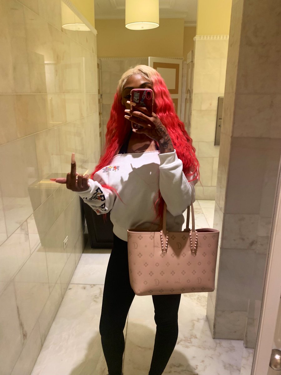_vidadekyles's tweet photo. Fuck you pay me 🤌🏽 https://t.co/KTPyxyS6Mt