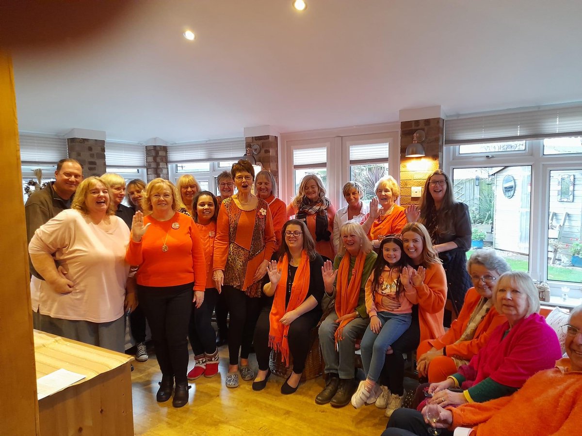 SIEllesmerePort's tweet photo. SI Ellesmere Port members gather together at member Heather’s house to orange the world. Raising awareness of all forms of violence against women &amp; to celebrate Christmas together.
@SIGBI1 @SIEurope @SIRegionCNWW https://t.co/z1GoM8Jy8o