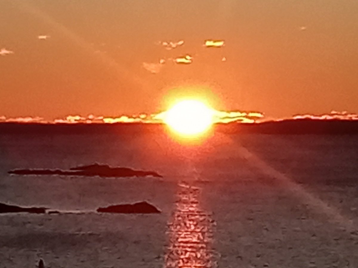 CareandEarth's tweet photo. Gracias a Dios en el día de acción de gracias, por el nuevo amanecer!
Thx 2 the Creator on Thanksgiving Day, 4 a new beginning!
#compartetuamanecer #gracias #lanaturaleza #elmar 
#unnuevoamanecer #cuidarelplaneta #shareyoursunrise #thanks #nature 
#thesea #newbeginning #EarthCare https://t.co/q8lP6bRHuo