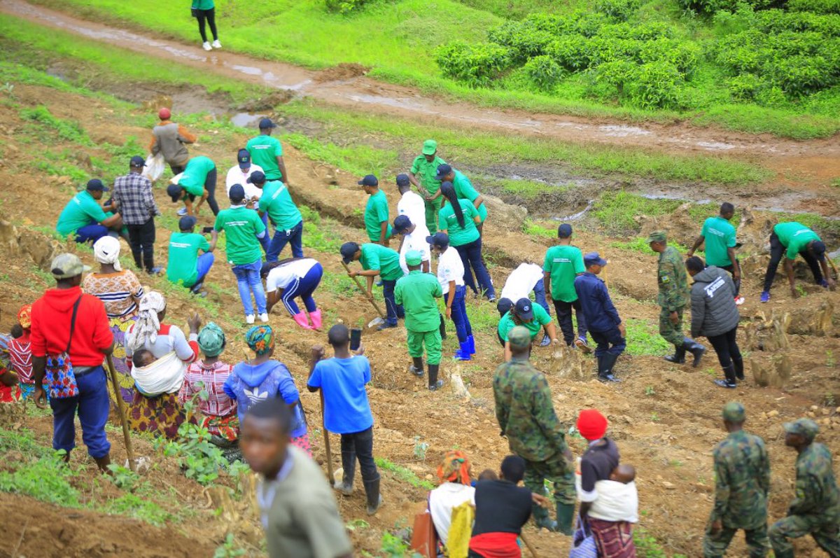 lutzDjenny's tweet image. Hand in hand Cooperation with Fonerwa , Green Gicumbi and the National commission for human rights in UMUGANDA with a vision of protecting our environment from Erosion by planting 12000 trees as we work towards Climate Justice @PACJA1 @RccdnRwanda @GreenGicumbi @EnvironmentRw