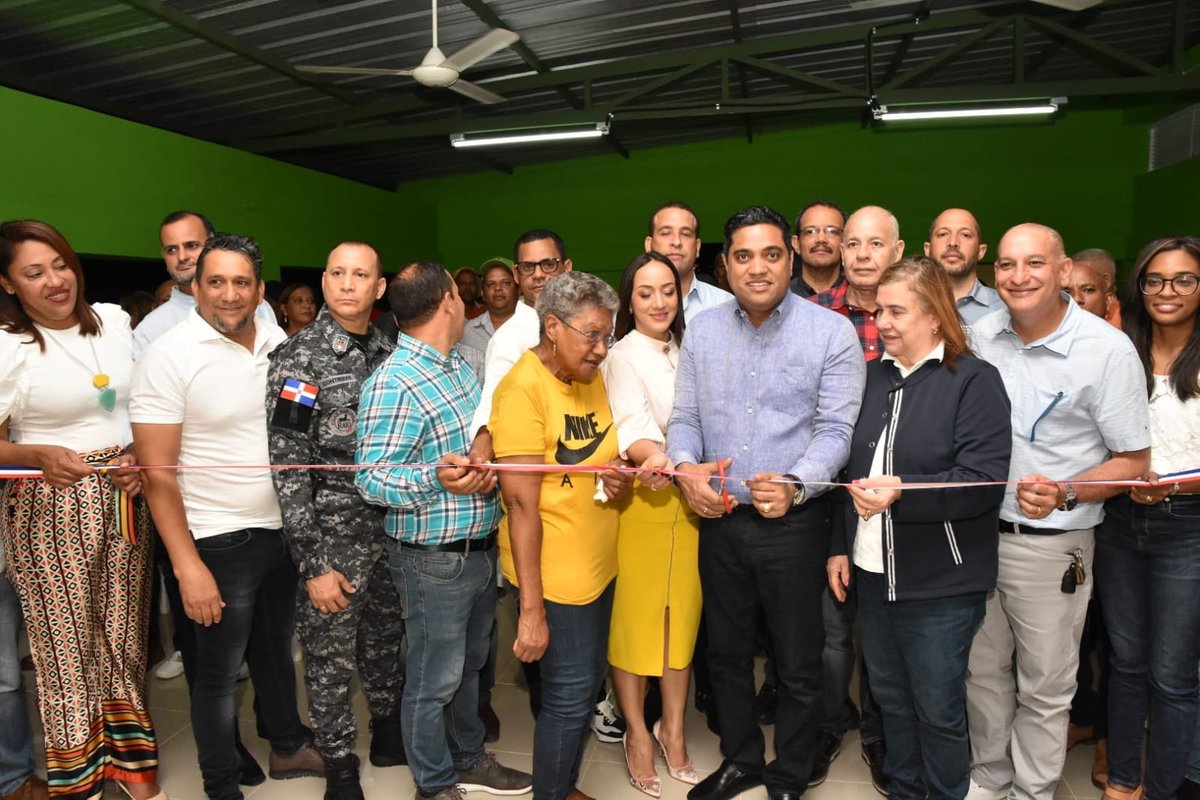 AlcaldiadeLV's tweet photo. El Alcalde Kelvin Cruz dejó formalmente inaugurado el moderno Club Comunitario de Las Maras.

Una obra construida a través del Presupuesto Participativo Municipal del Ayuntamiento de La Vega. https://t.co/jBEMTjfa7e
