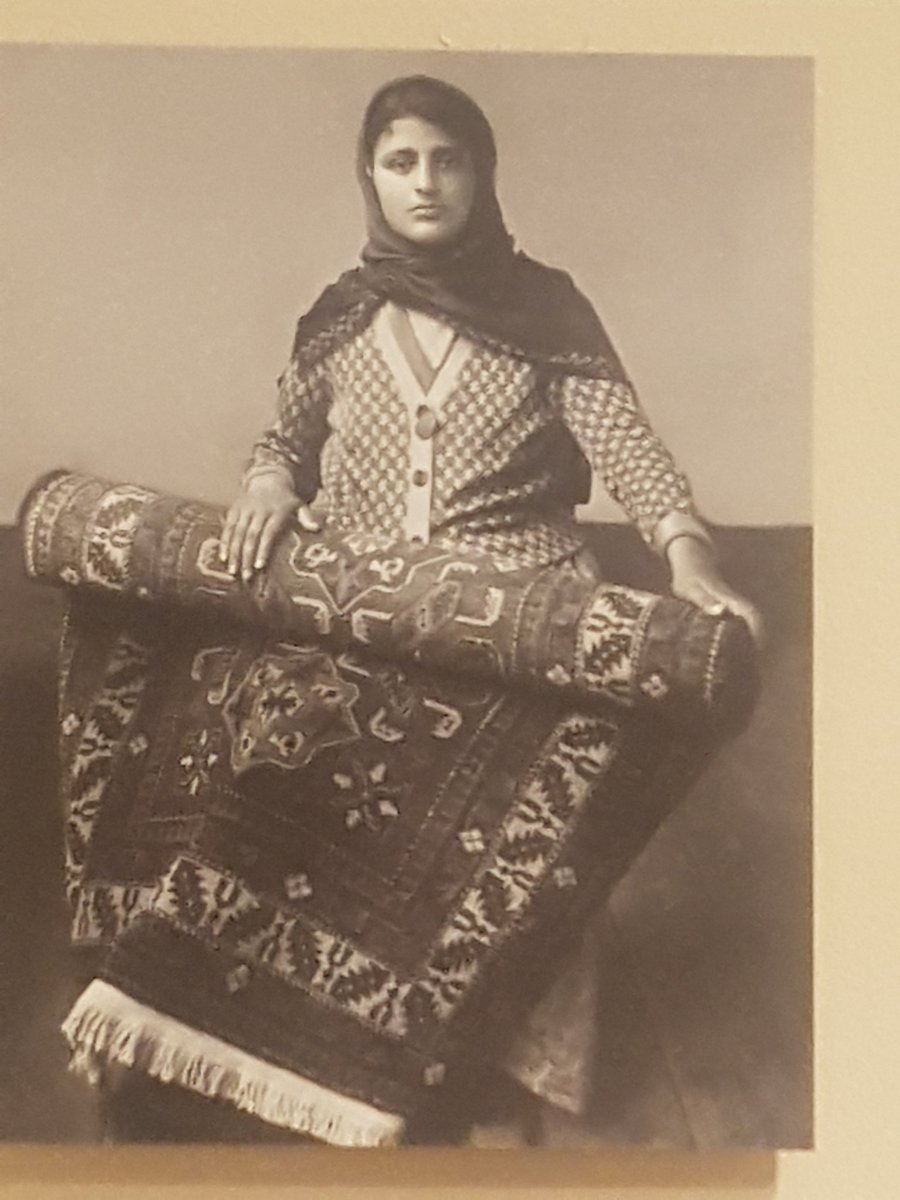 So many important women we have forgotten today: a carpet weaver from the #Quba district in Aserbaidzhan. Highly reccomend this exhibition on #mountainJews in #QGallery, Berlin