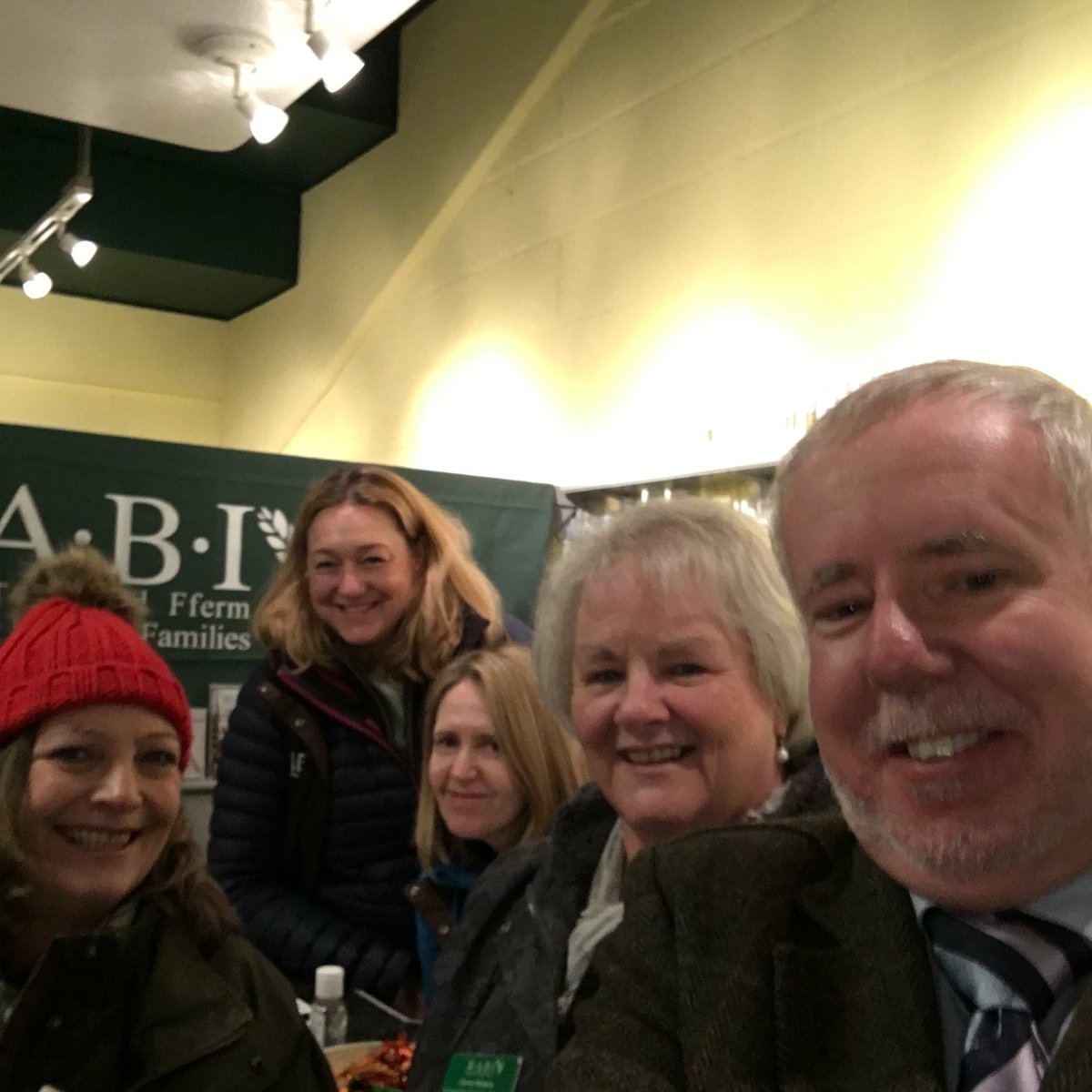 Cofiwch alw ar stondin <a href="/RABIcharity/">RABI - the Farmers Charity</a> yn ystod y Ffair Aeaf <a href="/royalwelshshow/">Royal Welsh Agricultural Society</a>  fe gewch groeso mawr a chyfle i brynu ein cardiau Nadolig a chalendrau.
#CefnogirGymunedFfermio