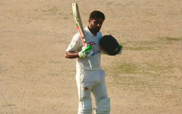 Team_BabarAzam's tweet photo. That 196 was special, but this gesture from Kaptaan after the hundred was something else. The belief he had during that innings was exemplary. He didn't stop here, kept batting on day 5, played a GOAT innings, saved the test.

3 more days #BabarAzam𓃵 https://t.co/4DYFcWBDis