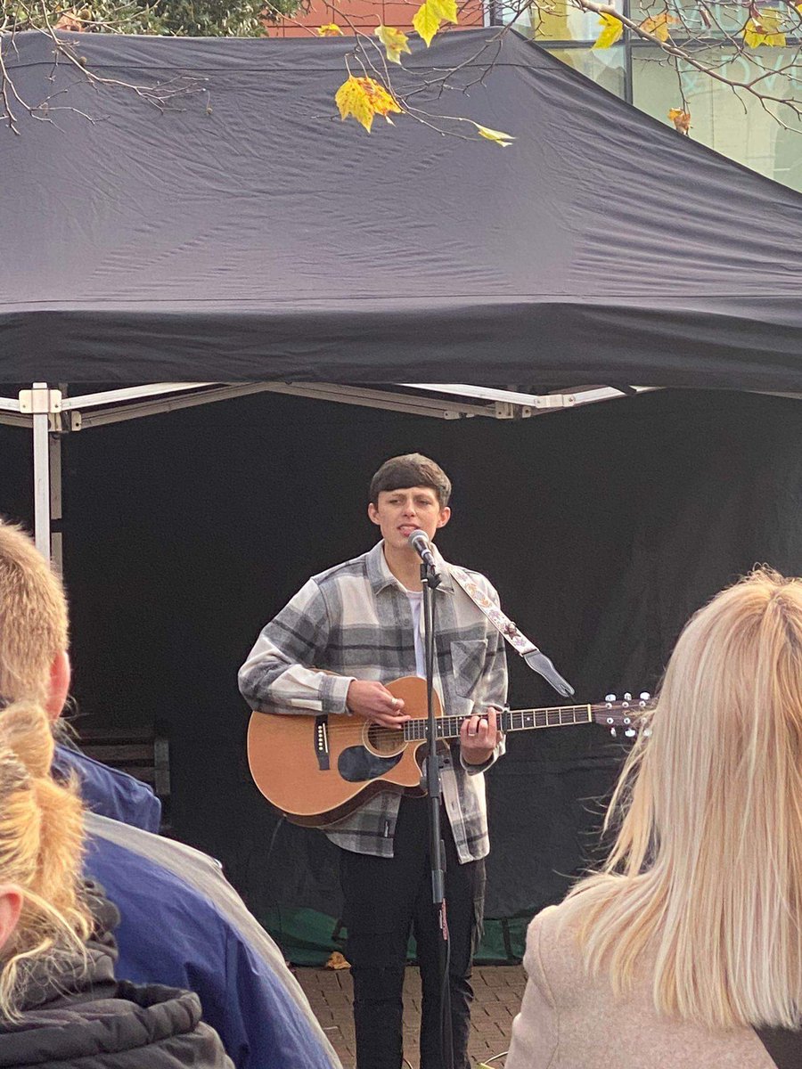 BunsellRobbie's tweet photo. Thank you to everyone who came yesterday, thoroughly enjoyed performing in my own home town @bwdlightingup @DiscoverBwd @Brentwood_BC @BrentwoodGazet1 @BwoodEnquirer https://t.co/zGpBzC3aXy