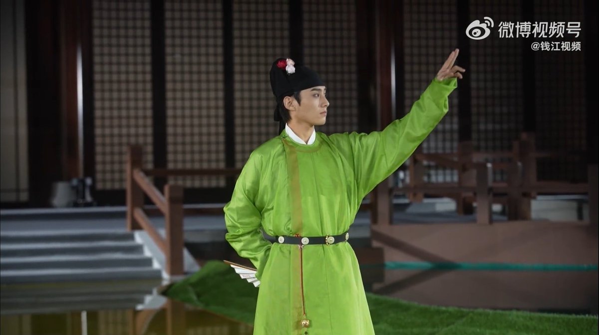 AmazingHanfu's tweet photo. On the evening of Nov. 19, a Hanfu show was held at the Deshou Palace in Hangzhou. People appreciated the beauty of the Song Dynasty through Hanfu and traditional Chinese music. The performance was given by 38 people dressed in Song Dynasty Hanfu. (via杭州網&錢江視頻)
#hanfushow https://t.co/zXn5yyJbsh