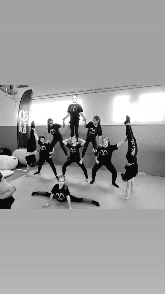 cdgrvillagetafe's tweet photo. Aprendiendo y disfrutando en la masterclass de @FitkidE
#acrovillagetafe #getafe
#Madrid @GimnasiaFm #acrobatica #acrobatics #piramide #gimnasia https://t.co/MQogBX5DQr